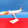 AIRBUS A330-200 — 🇵🇹 TAP Air Portugal — modèle de bureau sur socle — 30 cm — échelle 1:200