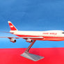 BOEING 747-100 — 🇺🇸 Trans World Airlines (TWA) — modèle de bureau sur socle — échelle 1:250 — 27 cm