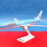 BOEING 767-300 — 🇧🇪 Jetairfly.com — modèle de bureau sur socle — échelle 1:227 — 27 cm