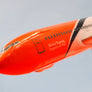 Boeing 737-300F - 🇧🇪 TNT Airways – Maquette de bureau sur socle – Échelle 1/175 – 19 cm