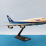 Boeing 747-400 - 🇯🇵 ANA - maquette de bureau "Triton Blue" – 1:260 - 27 x 26 cm