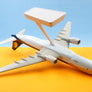 Airbus A330-200 — 🇮🇳 Jet Airways — maquette de bureau en plastique — échelle env. 1:200