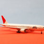 DIE-CAST MODEL — 🇯🇵 Japan Airlines — Boeing 777-200 — Herpa — 1:500 — WITH ORIGINAL BOX —