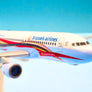 Airbus A320 - 🇧🇪 brussels airlines « Belgian Red Devils » - maquette de bureau en plastique avec support – Herpa SnapFit – 1:200 - 19 × 17 cm