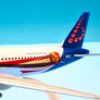 Airbus A320 - 🇧🇪 brussels airlines « Belgian Red Devils » - maquette de bureau en plastique avec support – Herpa SnapFit – 1:200 - 19 × 17 cm