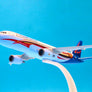 Airbus A320 - 🇧🇪 brussels airlines « Belgian Red Devils » - maquette de bureau en plastique avec support – Herpa SnapFit – 1:200 - 19 × 17 cm