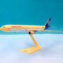 Airbus A330-300 - 🇧🇪 SN Brussels Airlines - maquette de bureau en plastique avec support – env. 1:200 - 31 × 30 cm