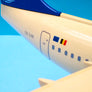Avro RJ85 - 🇧🇪 Sabena - maquette de bureau en plastique avec support – 1:100 - 28 cm