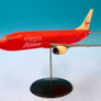 Boeing 737-400 - 🇧🇪 Virgin Express - très rare maquette de bureau vintage – Carlo Brianza / Flight Miniatures — 1:100 — 37 × 30 cm