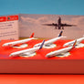 Airbus A330-300 - 🌍 Collection Kinder Surprise « Exclusive to Travellers » - coffret de 5 mini-maquettes en plastique avec présentoir