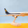 Airbus A330-200 — 🇮🇳 Jet Airways — maquette de bureau en plastique — échelle env. 1:200