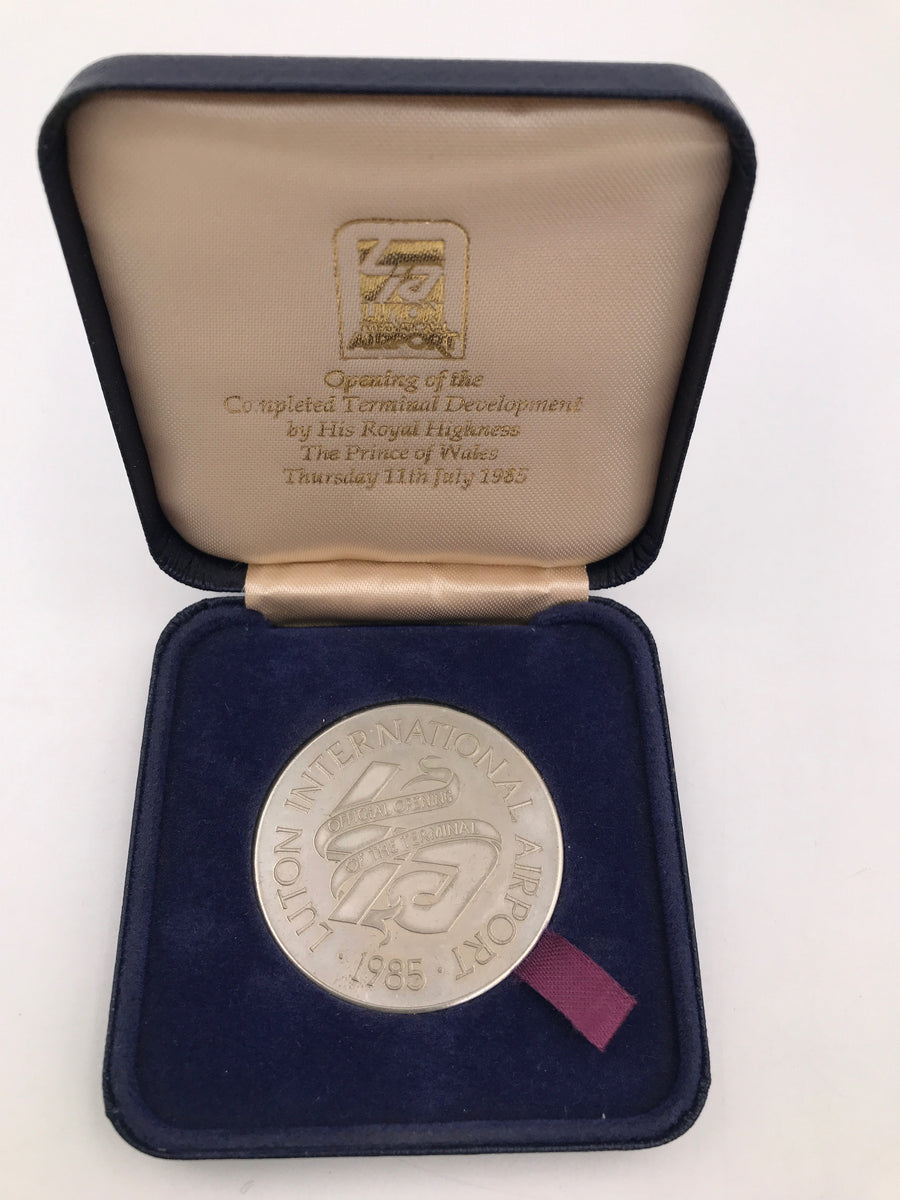 Commemorative medal in its storage case : Luton International Airport ( 1985 )