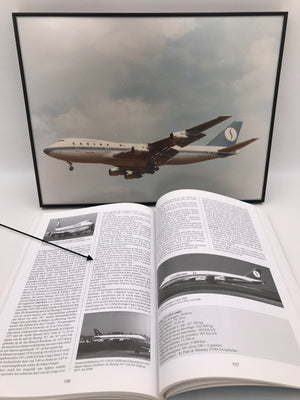 SABENA (1970) Deux photographies encadrées du Boeing 747 immatriculé OO-SGA