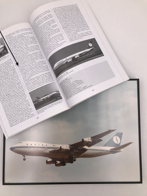SABENA (1970) Deux photographies encadrées du Boeing 747 immatriculé OO-SGA