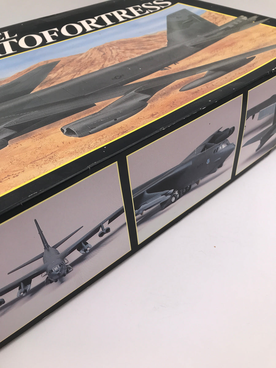 1/72 SCALE MODEL BOEING LATE MODEL B-52G STRATOFORTRESS