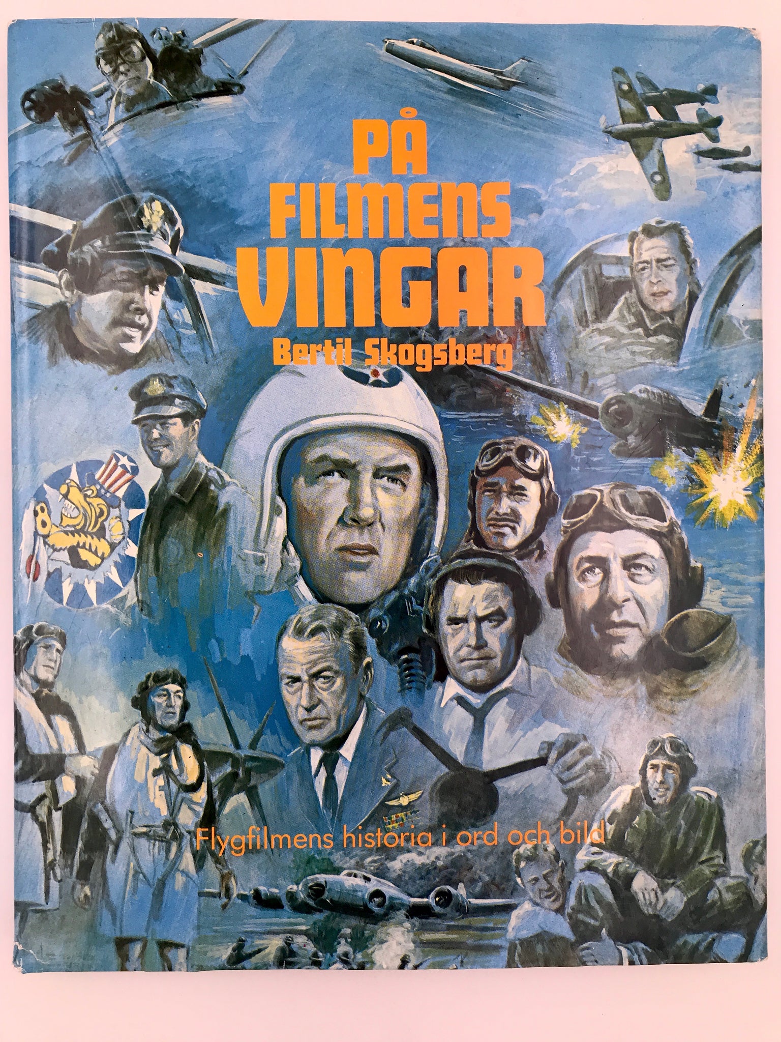 PÅ FILMENS VINGAR : FLYGFILMENS HISTORIA I ORD OCH BILD – aviation.brussels