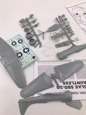 DOUGLAS DAUNTLESS (Plastic model kit- Modèle réduit)