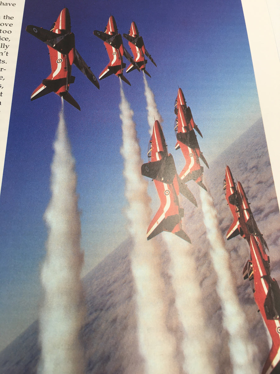 THE RED ARROWS : THIRTY YEARS OF BRILLIANCE