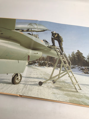 MODERN FIGHTING AIRCRAFT F-16 ***LARGE SIZE THE BIGGEST AND MORE COLOURFUL BOOK EVER ..." ***