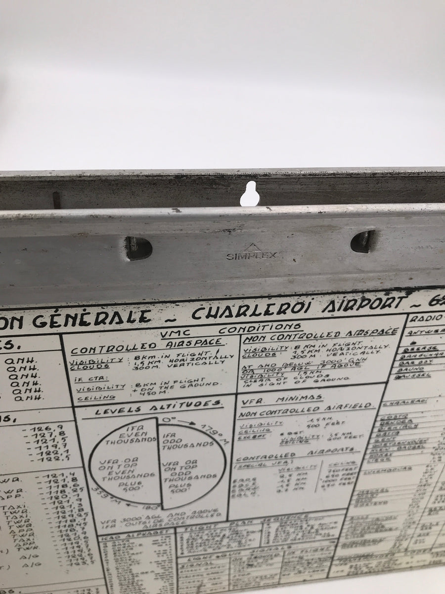 Panneau métallique : CENTRE D'AVIATION GÉNÉRALE - CHARLEROI AIRPORT